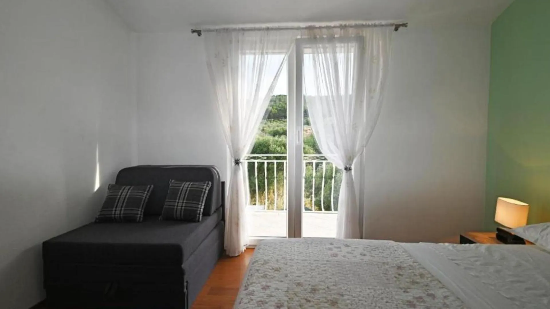 Apartments Mihovilovic - 50 M From Beach Slatine