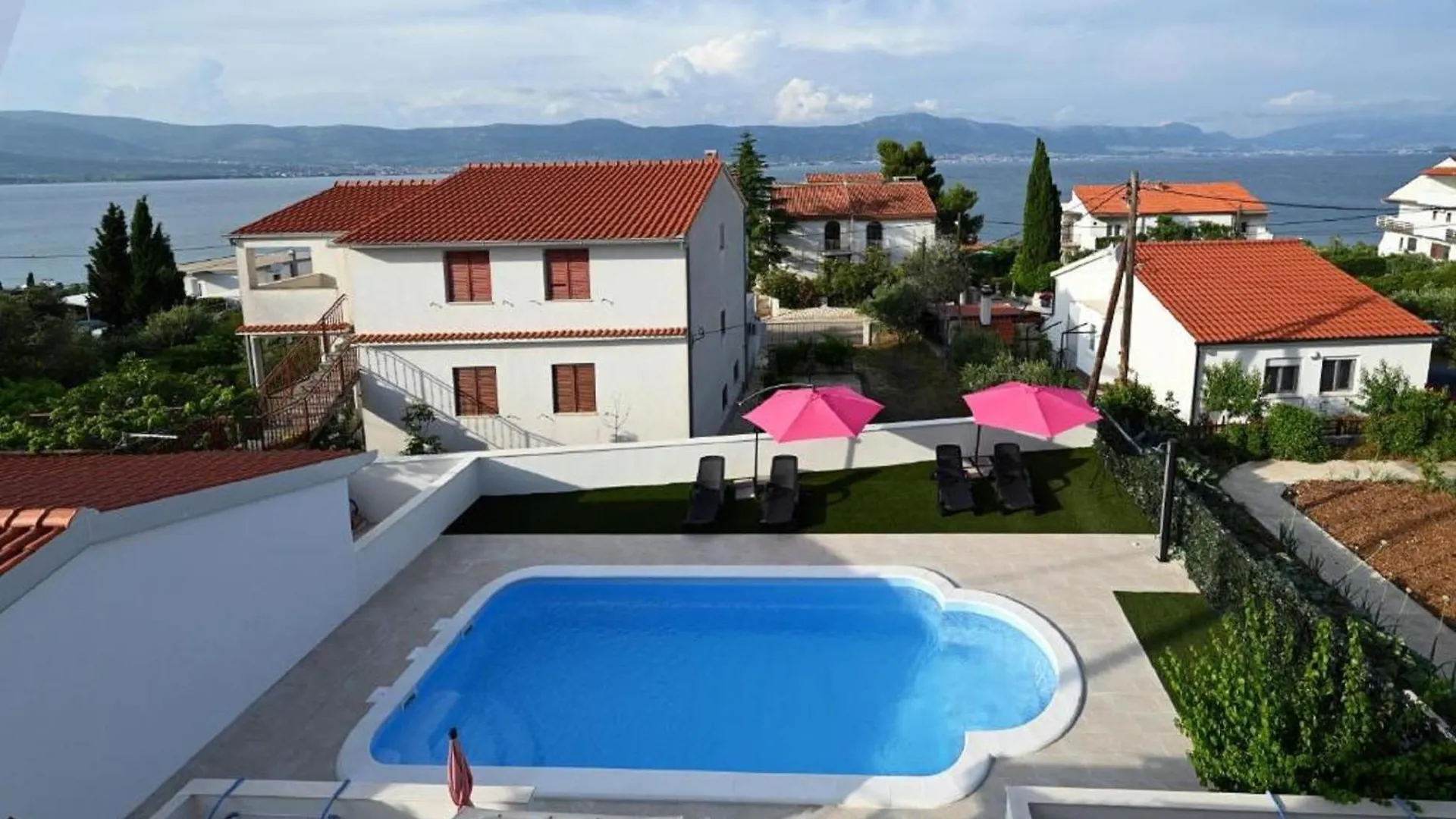 Apartments Mihovilovic - 50 M From Beach Slatine