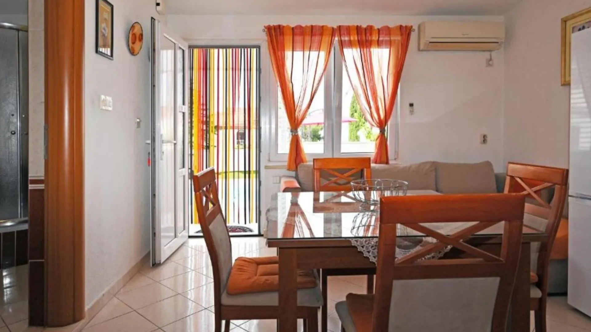 Apartments Mihovilovic - 50 M From Beach Slatine Croatia