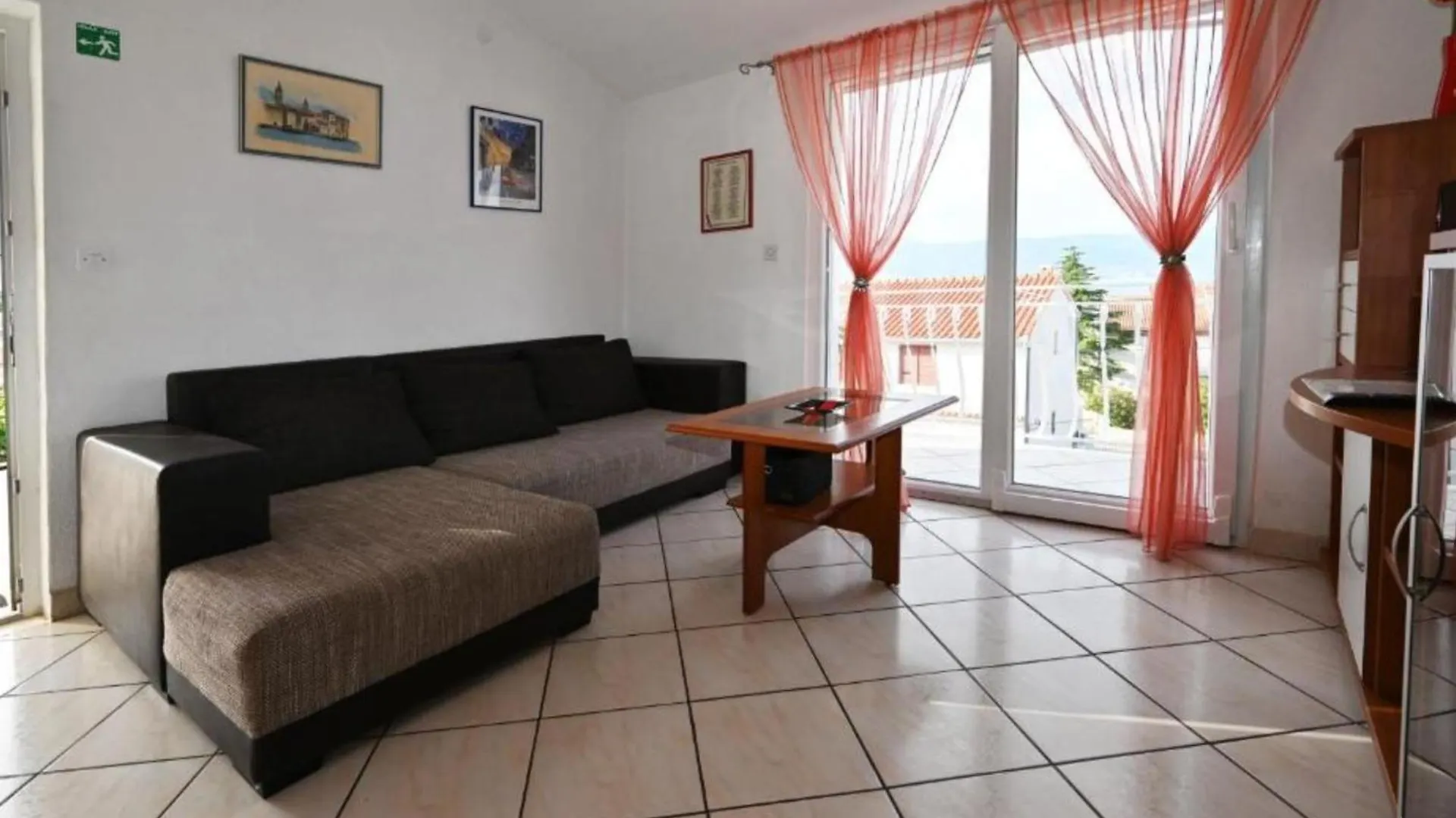 Apartments Mihovilovic - 50 M From Beach Slatine Croatia
