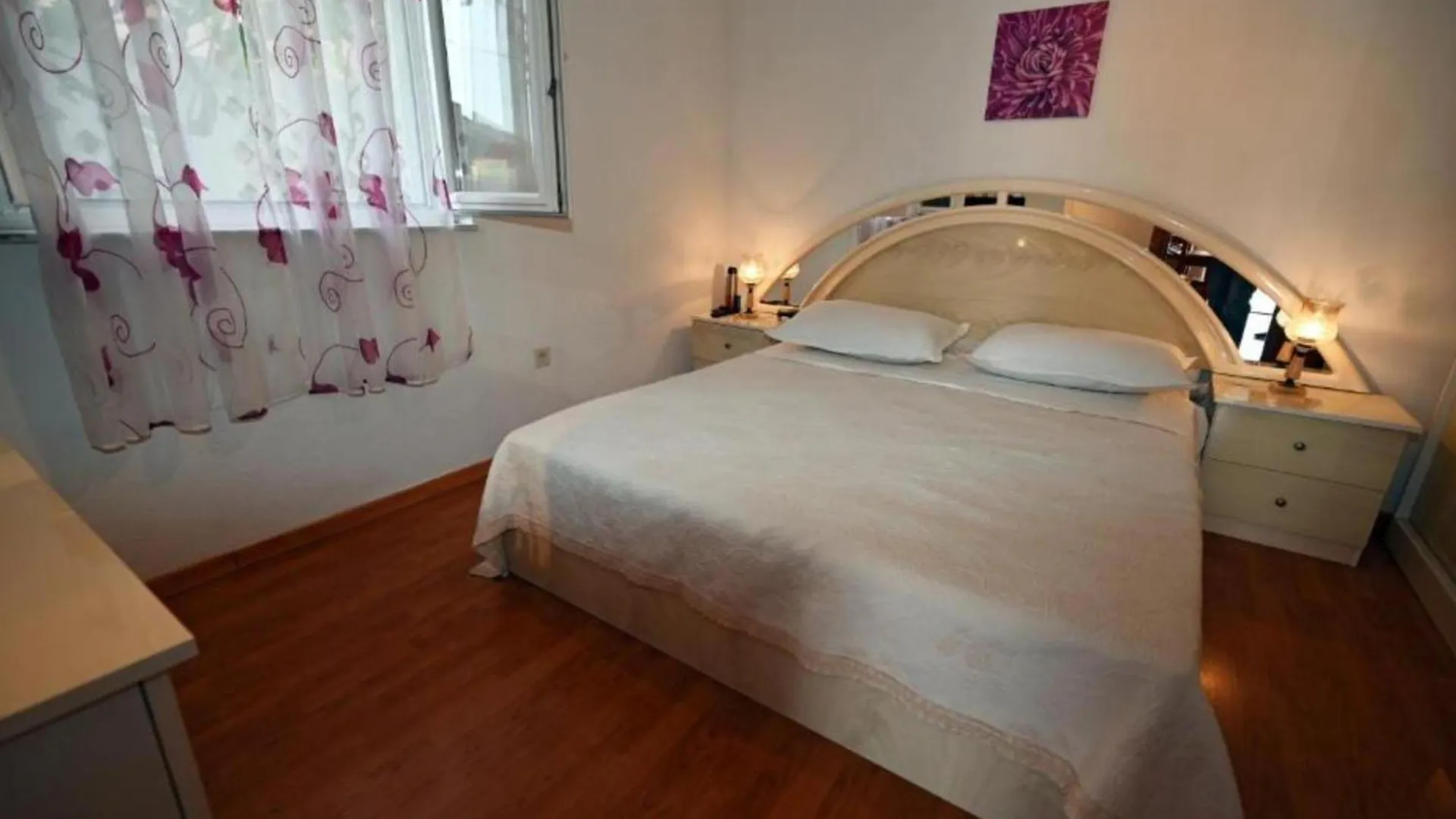 Apartments Mihovilovic - 50 M From Beach Slatine Croatia